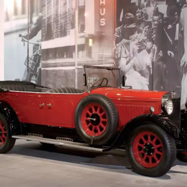 La automotriz alemana de autos de lujo festejará su centenario con más de 50 eventos.