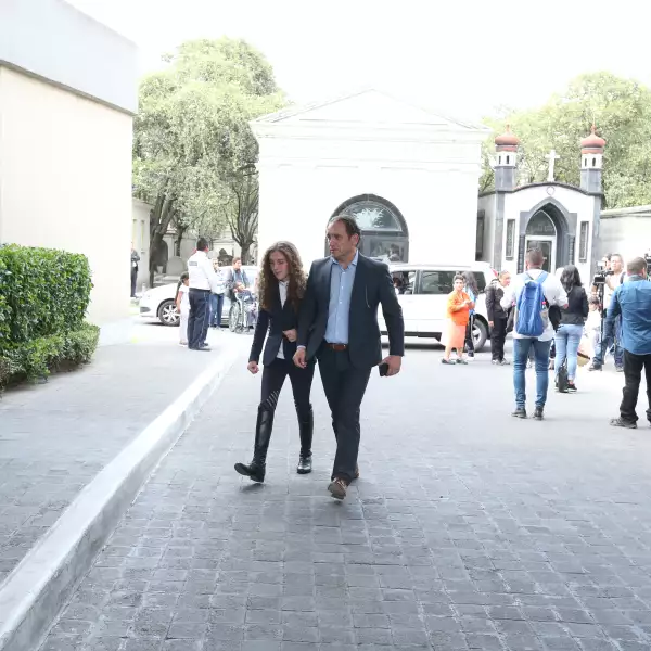 Asistentes al funeral de Edith González