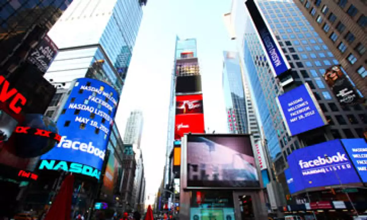 La acción de Facebook debutó en el Nasdaq a un precio de 38 dólares. (Foto: AP)