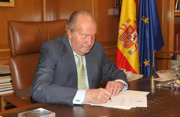 Spain's King Juan Carlos Announces Plans To Abdicate After 39 Year Reign