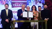 AMLO-firma-Fondo-pensiones.jpeg