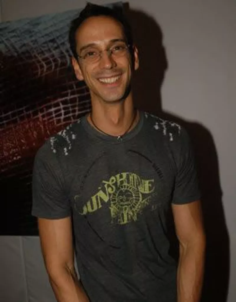 El diseñador mexicano nos platica su experiencia tras haber creado y seleccionado el vestuario que la primera dama llevó a su visita a la Casa Real británica.