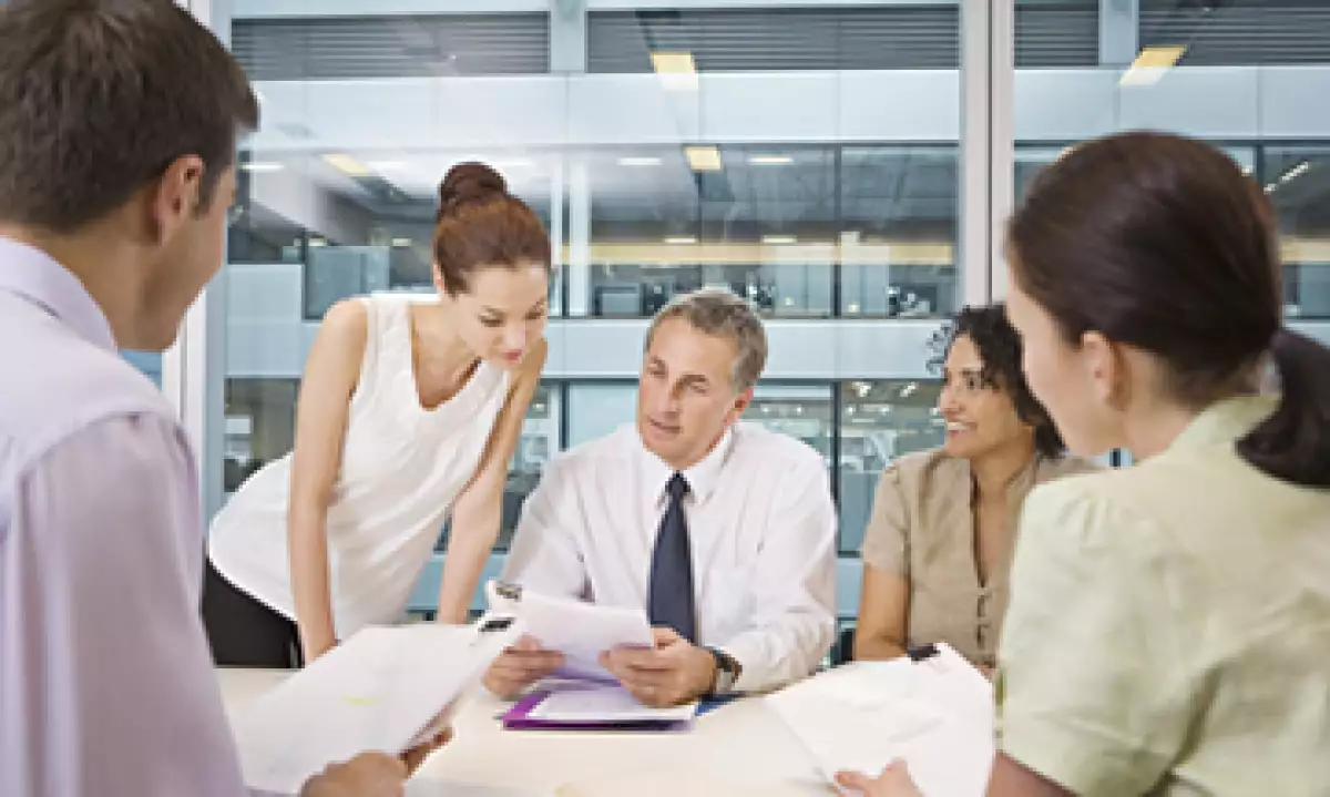 Parte importante de la retroalimentación constructiva es estar abierto a los comentarios de tu equipo sobre tus acciones. (Foto: Getty Images)