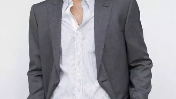 Nació en Guadalajara, Jalisco, el 28 de julio de 1988. Es hijo de Jesús Bracamontes y Jaqueline Van Hoorde y hermano de Jacky y Alina.