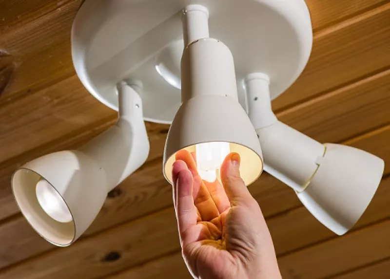 cambio de foco en l�mpara casera