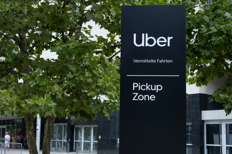 Cuidado, Airbnb: Uber entra al negocio hotelero y ya permite hacer reservaciones de hospedaje desde la app 