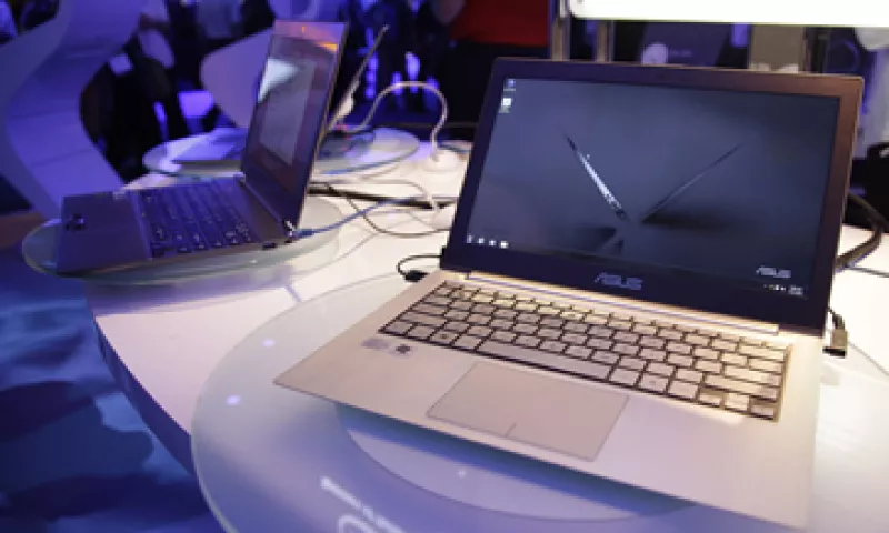 Quizás es muy pronto para decir que las ultrabooks están desahuciadas, pero los mediocres envíos ya tienen a los fabricantes de hardware adaptando sus tácticas. (Foto: AP)