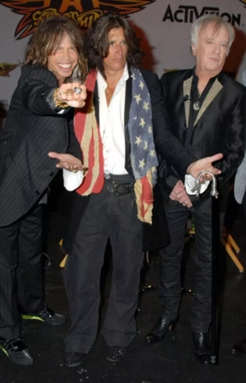 Su mensaje la noche del lunes se produjo en medio de conjeturas sobre el futuro de la agrupación y el papel de su líder, Steven Tyler, quien desea hacer una carrera como solista.