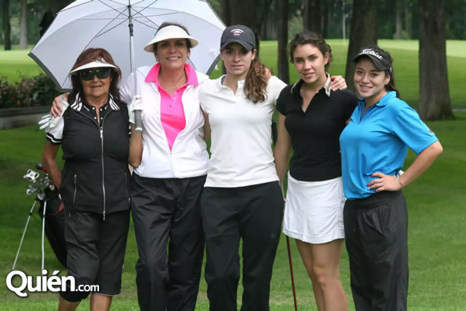 María Teresa Mejía, Gabriela Butrón, Gabriela López, Natalia Azcue y Fernanda Lira