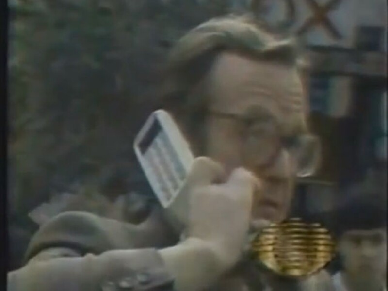 El periodista transmitiendo desde el teléfono de su auto pocas horas después del temblor.