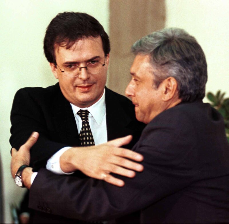Los partidos se extinguen pero Ebrard, Mercado y 'Cuau' no