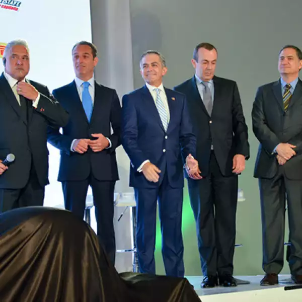 Vijay Mallya,Carlos Slim,Miguel Ángel Mancera,Francisco Maza y Alejandro Soberón.