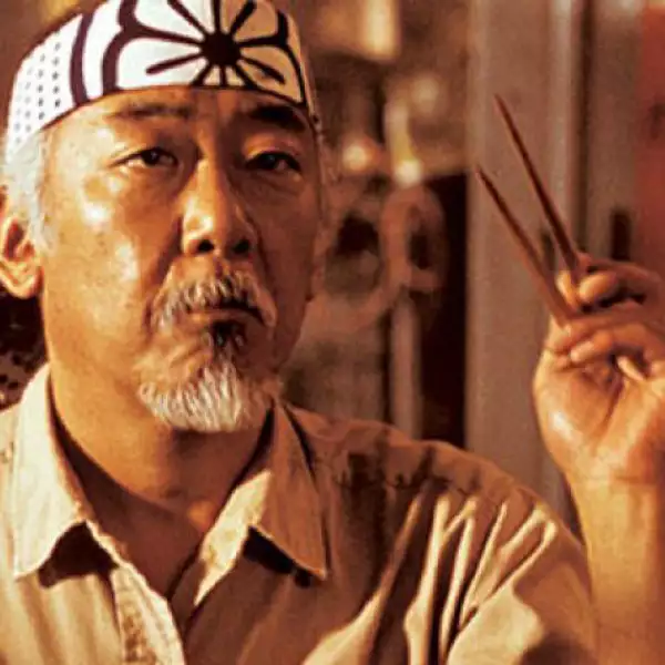 Pat Morita, el actor estadounidense que saltó a la fama internacional interpretando al maestro Miyagi en la serie de películas de Karate kid.