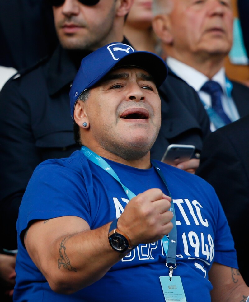 Cuerpos de emergencia atienden a Maradona tras triunfo de Argentina