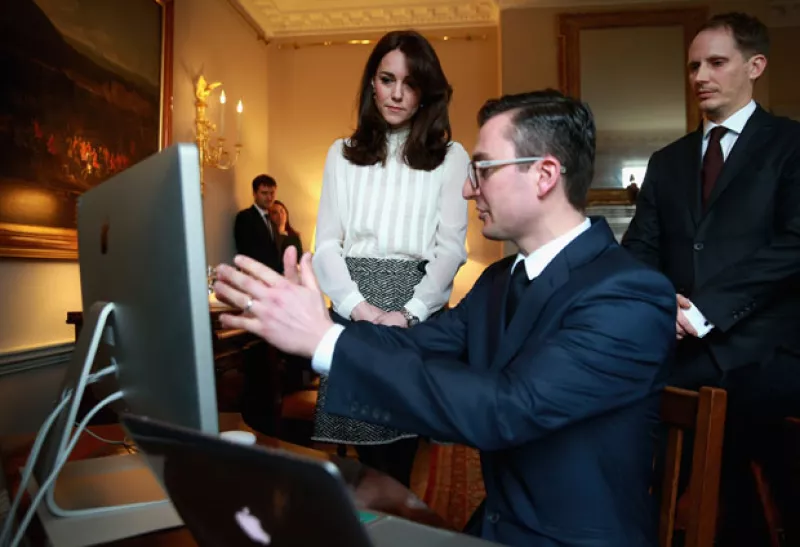 Te presentamos los momentos en que la duquesa nos ha sorprendido dejando de lado su tiara y actuando como una persona común.
