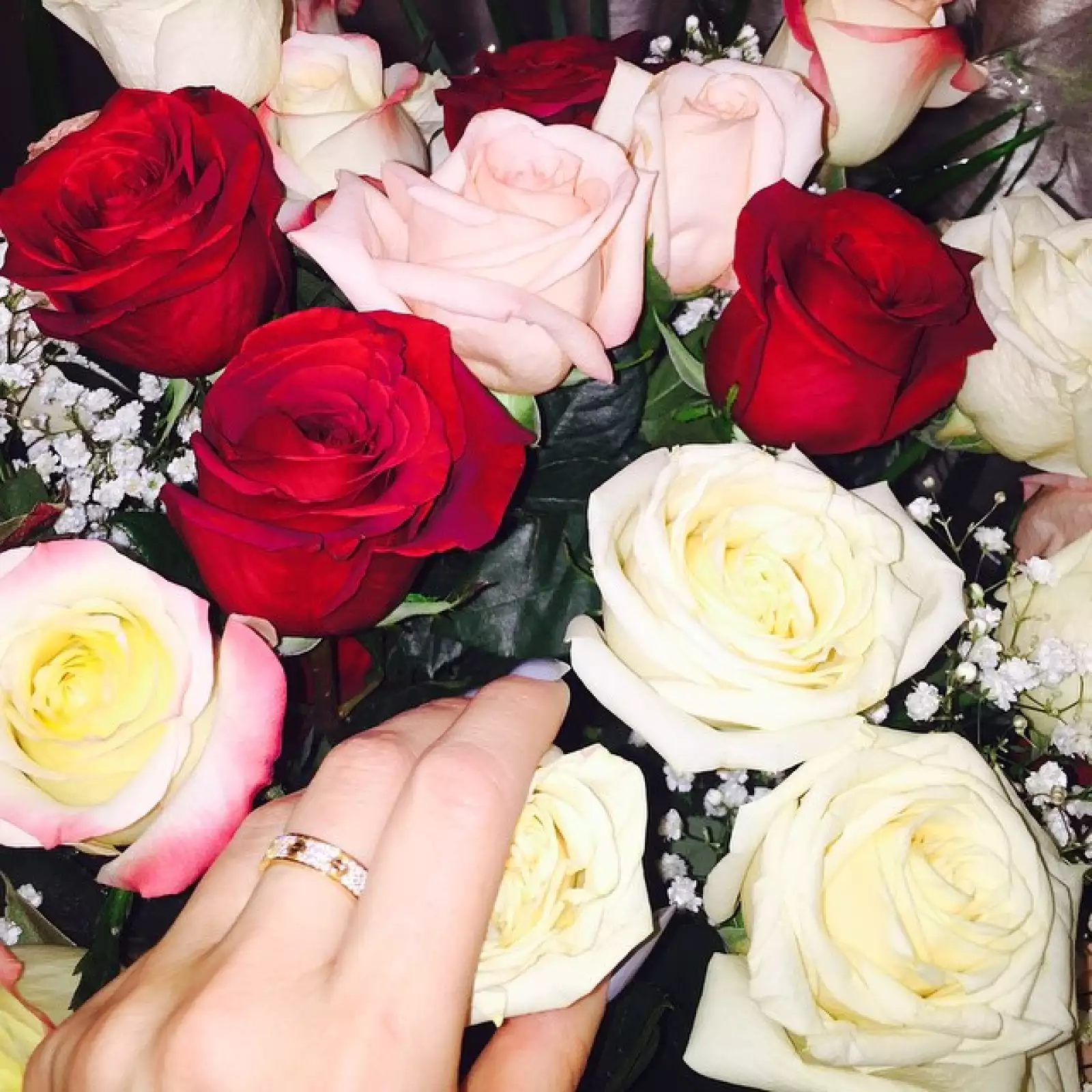 Khloé Kardashian presumió no solo flores, sino también un anillo, ¿habrá sido de Lamar?