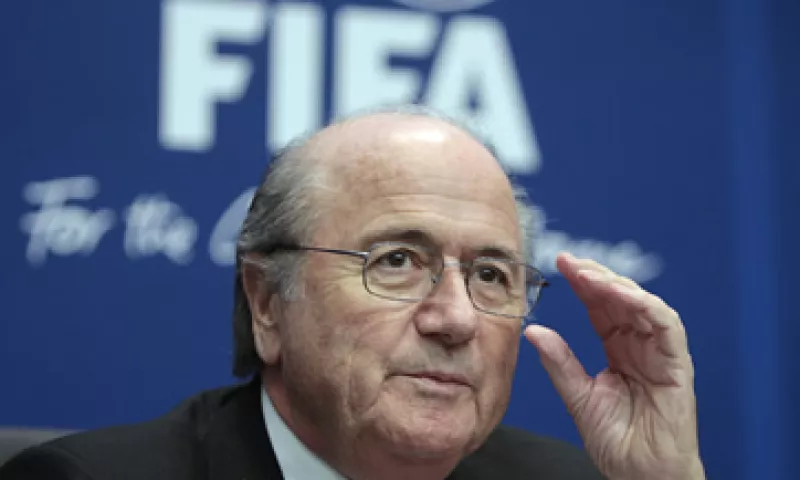 Varios miembros del comité ejecutivo interpusieran cargos penales contra Joseph Blatter, presidente de la FIFA. (Foto: AP)