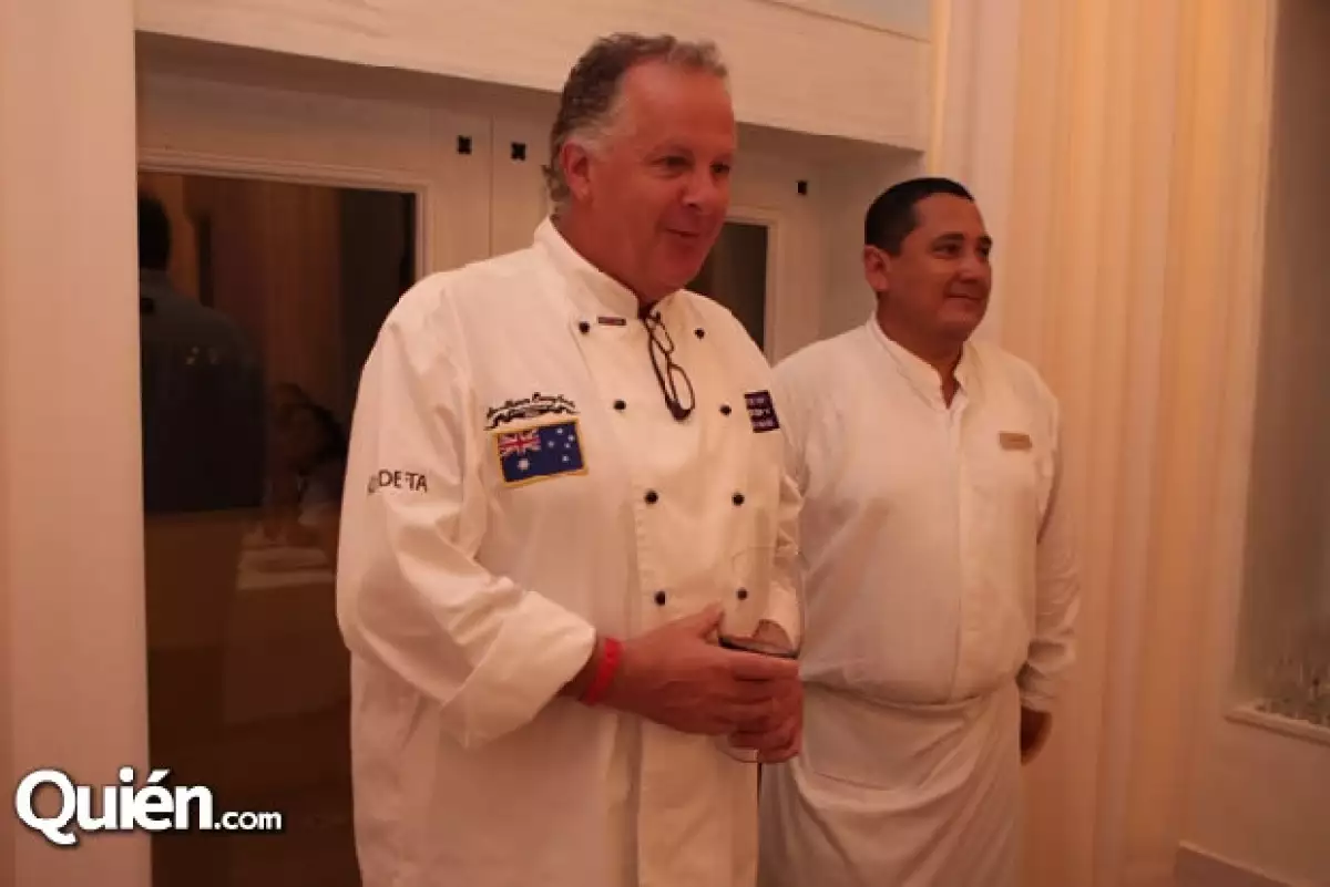 Gregorio Jiménez y su esposa, la actriz, Anette Michel disfrutaron de las delicias preparadas en el evento gastronómico de Nayarit.