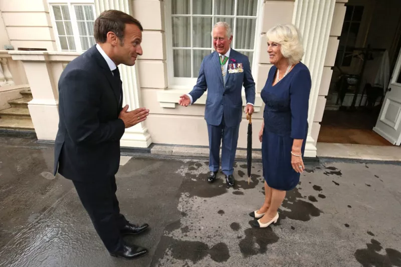 Emmanuel Macron, príncipe Carlos y Camila de Cornualles