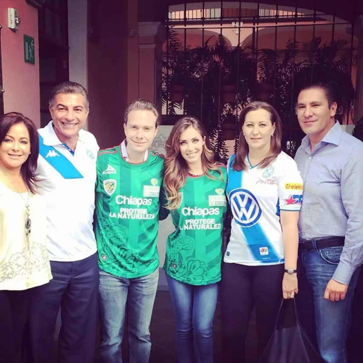 El día de ayer la actriz agradeció la invitación de la primera dama de Puebla, Martha Erika y su esposo a disfrutar el encuentro `Puebla vs Jaguares´en el estado.