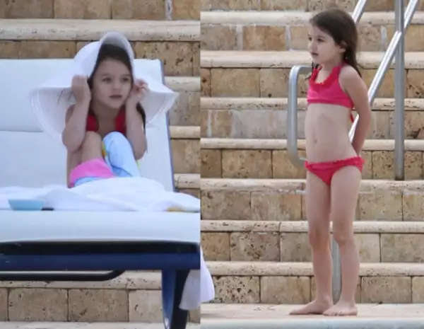 La pequeña fashionista no podía quedarse atrás del estilo de su mamá.