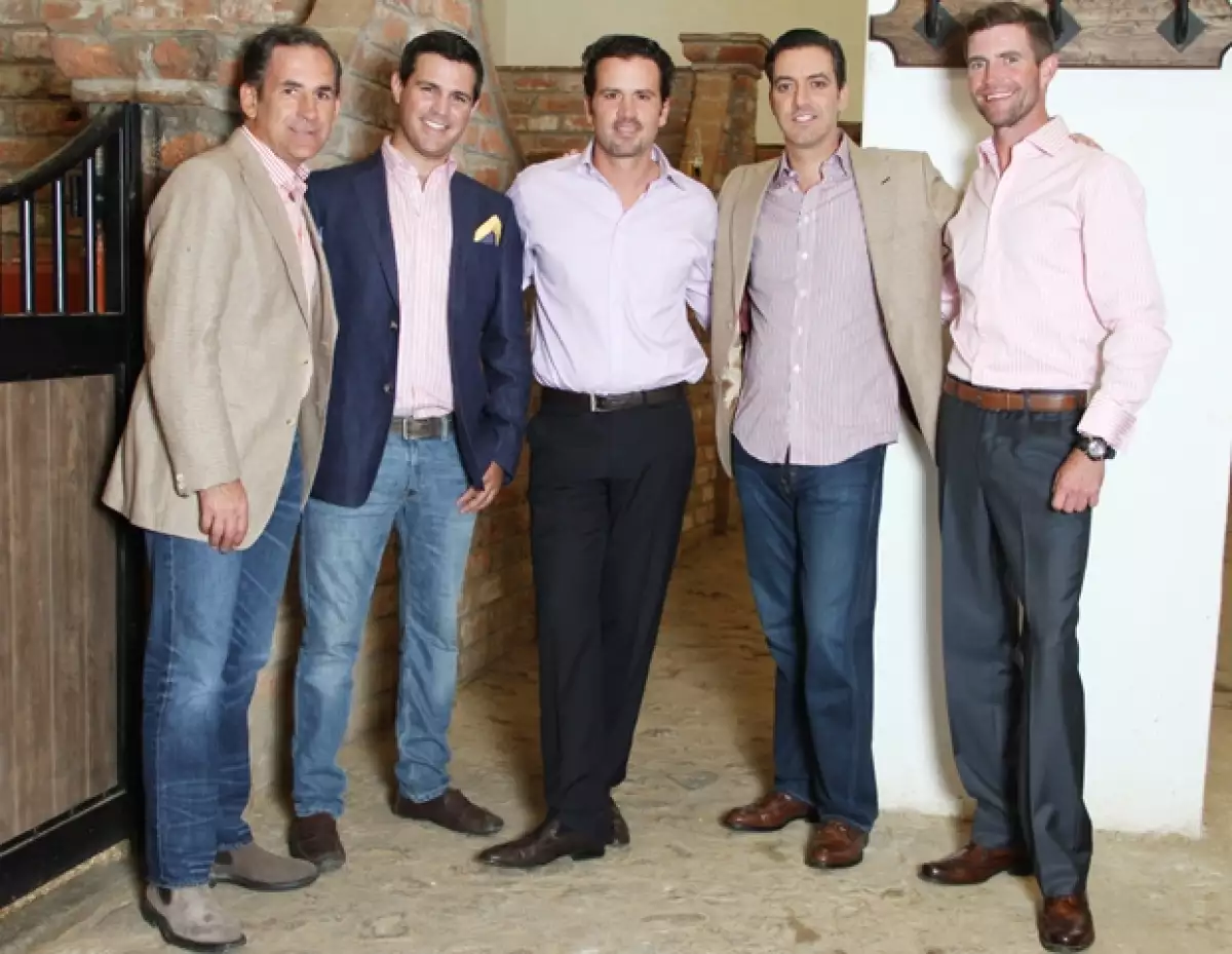 Jinetes que participan en el Grand Prix Pink en Valle de Bravo.