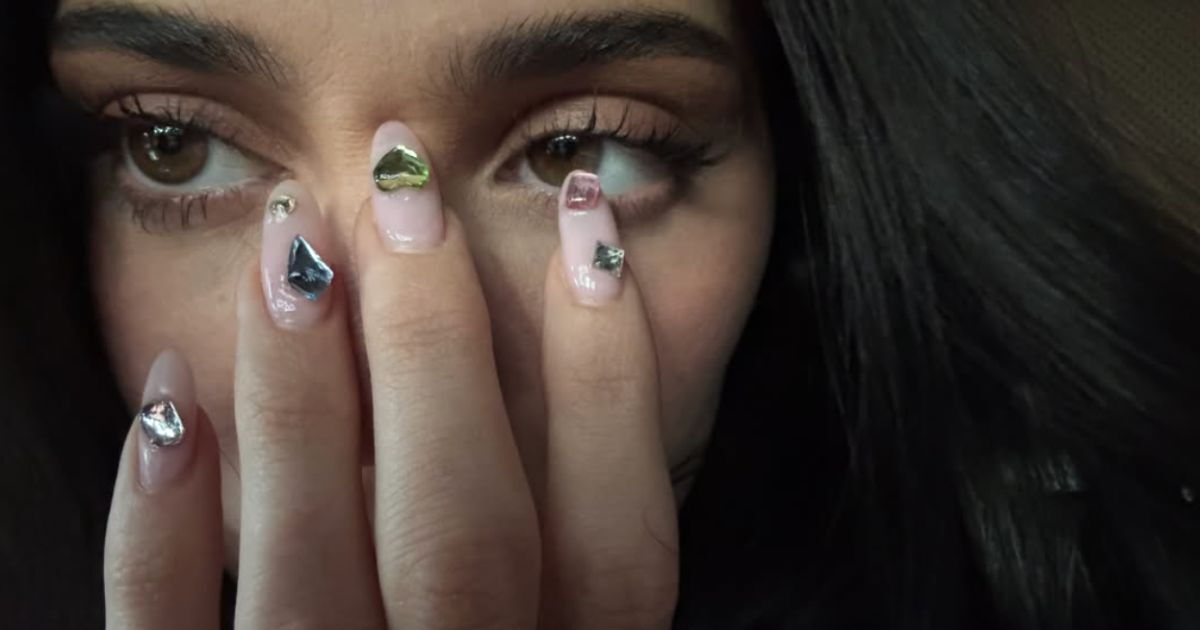 Bedazzled nails: la tendencia que popularizó Kylie Jenner en verano y que seguiremos llevando en otoño