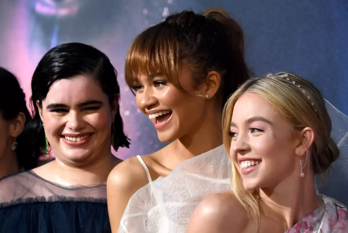 Foto de Barbie Ferreira, Zendaya y Sydney Sweeney en 2019, durante la premiere de 'Euphoria'.