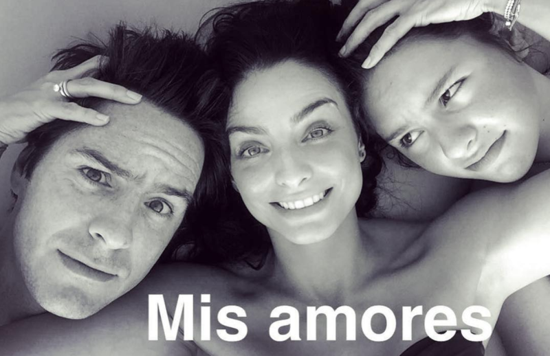 Aislinn Derbez y Mauricio Ochmann en Teotihuacán