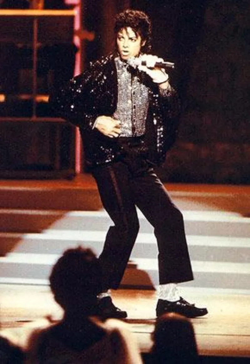 El accesorio, diseñado para la mano izquierda, fue el que usó Michael en 1983 al presentar su paso de baile `moonwalk´ en la TV