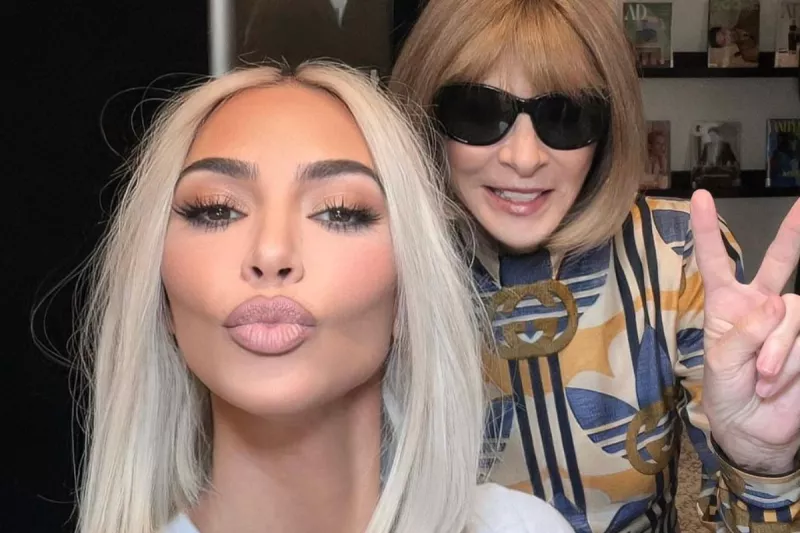 anna wintour y kim kardashian.png