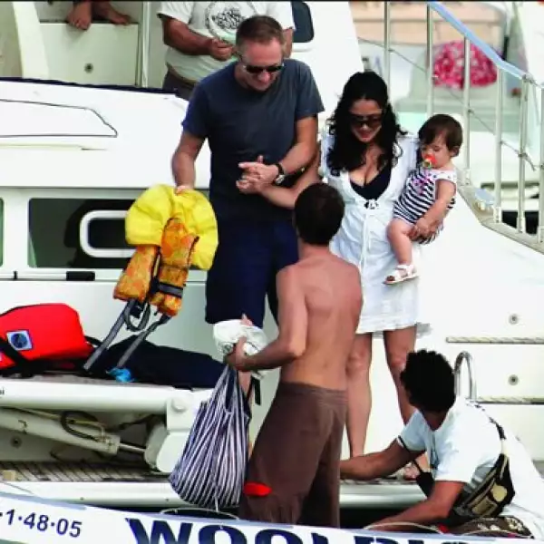 En septiembre de 2008 fue inevitable una reunión de la pareja con motivo del primer cumpleaños de Valentina Paloma, el festejo se realizó en el yate privado de Pinault, en las costas de la isla de Ibiza en España.