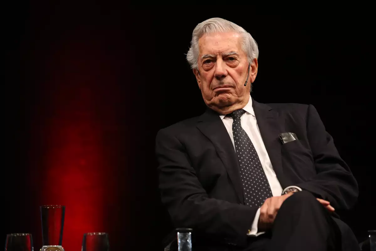 vargas llosa es homenajeado en fil 2025 de lima