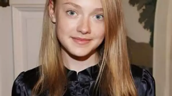 En la nueva película de la actriz, su personaje sufre una violación por parte de su padre. Ahora culpan a la mamá de Fanning por dejar que su hija de 13 años haga este tipo de escenas.