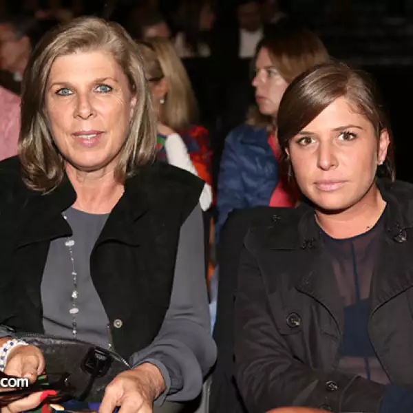 Patricia y Lorena Saravia