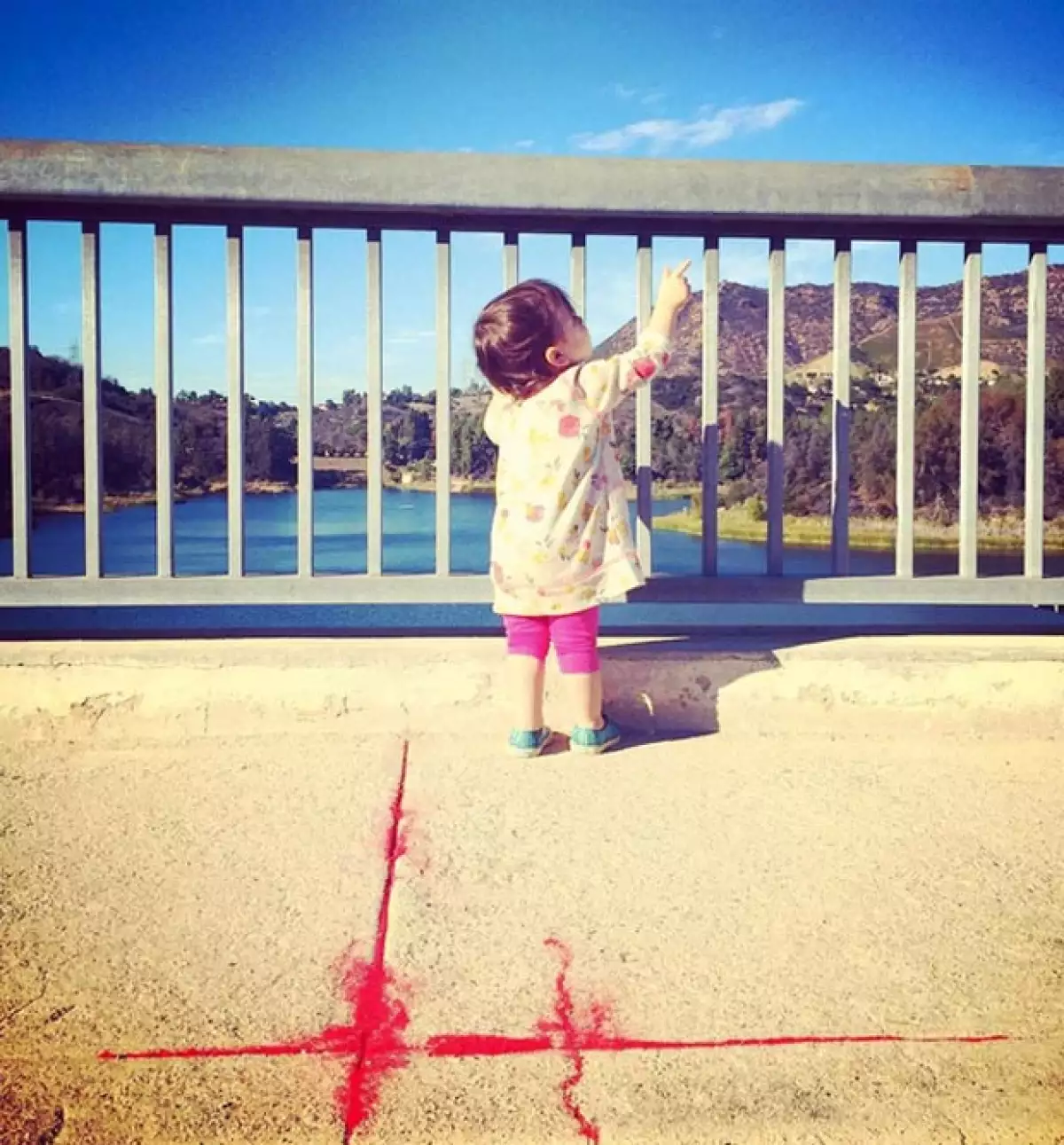 Aunque se había mostrado determinado a proteger la identidad de su primogénita, parece que el actor finalmente decidió mostrarle a sus 1.3 millones de seguidores una foto de la pequeña.