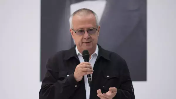 Carlos Urzúa