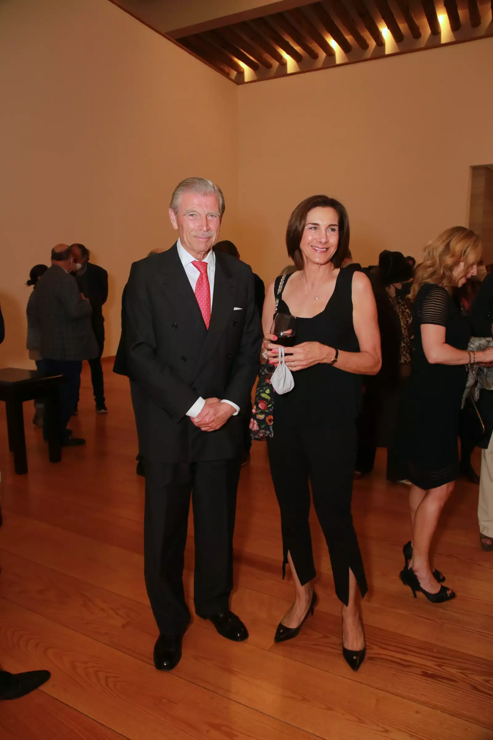 PRESENTACIÓN LIBRO RODRIGO RIVERO LAKE 