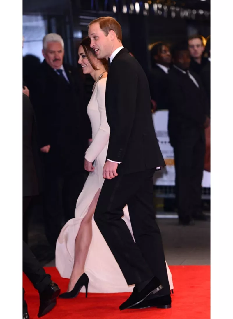 La noticia de la muerte del líder coincidió con el estreno de la película que se hizo sobre su vida, evento donde se encontraban Kate y Guillermo. Entristecido, el Príncipe declaró al respecto.