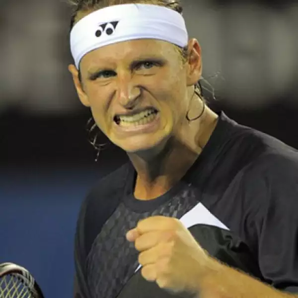 Argentino, tiene 27 años, comenzó a jugar a los cinco años. En la más reciente Copa Davis recibió una multa de 10 mil dólares por haber huído tras su derrota en los dobles ante los españoles Fernando Verdasco y Feliciano López y por no querer acudir a la