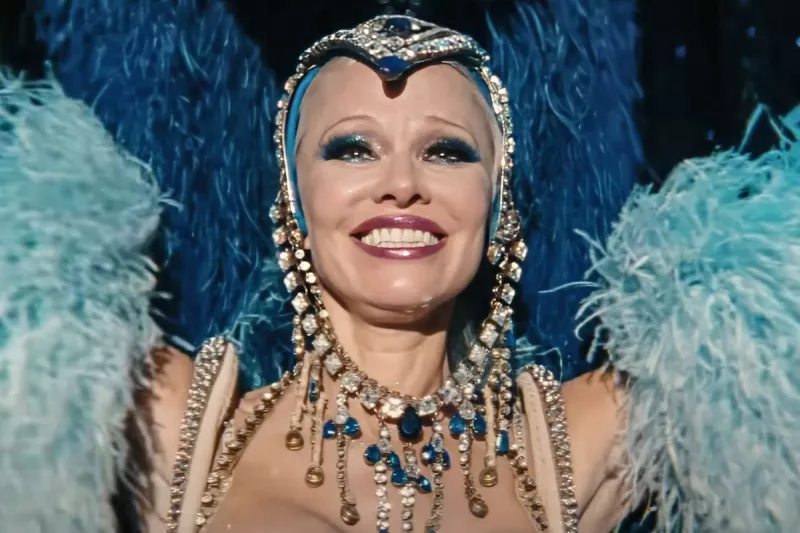 Pamela Anderson en la película The Last Showgirl dirigida por Gia Coppola