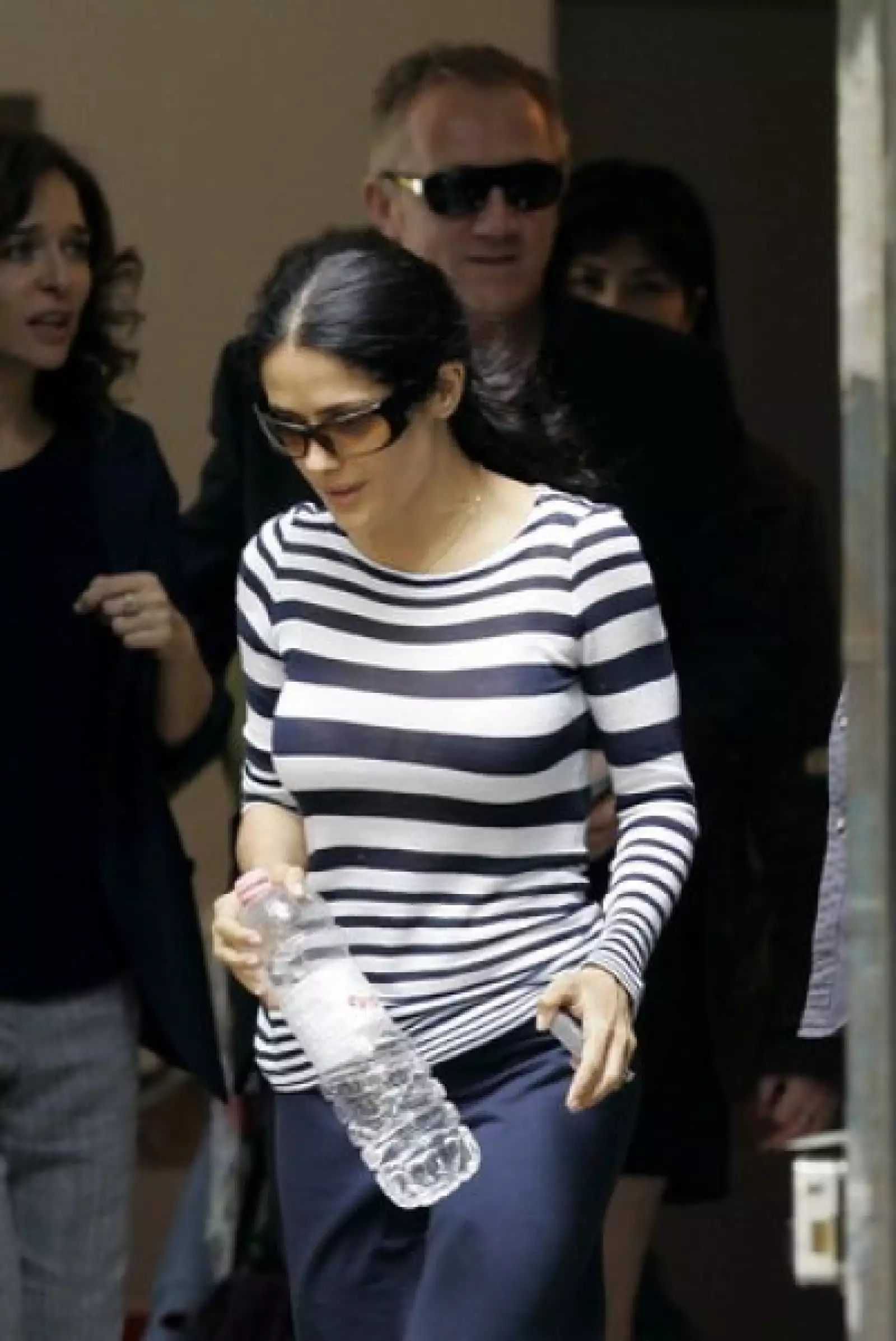 Este sábado, Salma y François-Henri fueron vistos saliendo del teatro La Fenice.