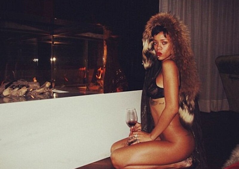 Esta fue la foto por la que Monica, madre de Rihanna se molestó y la regañó.