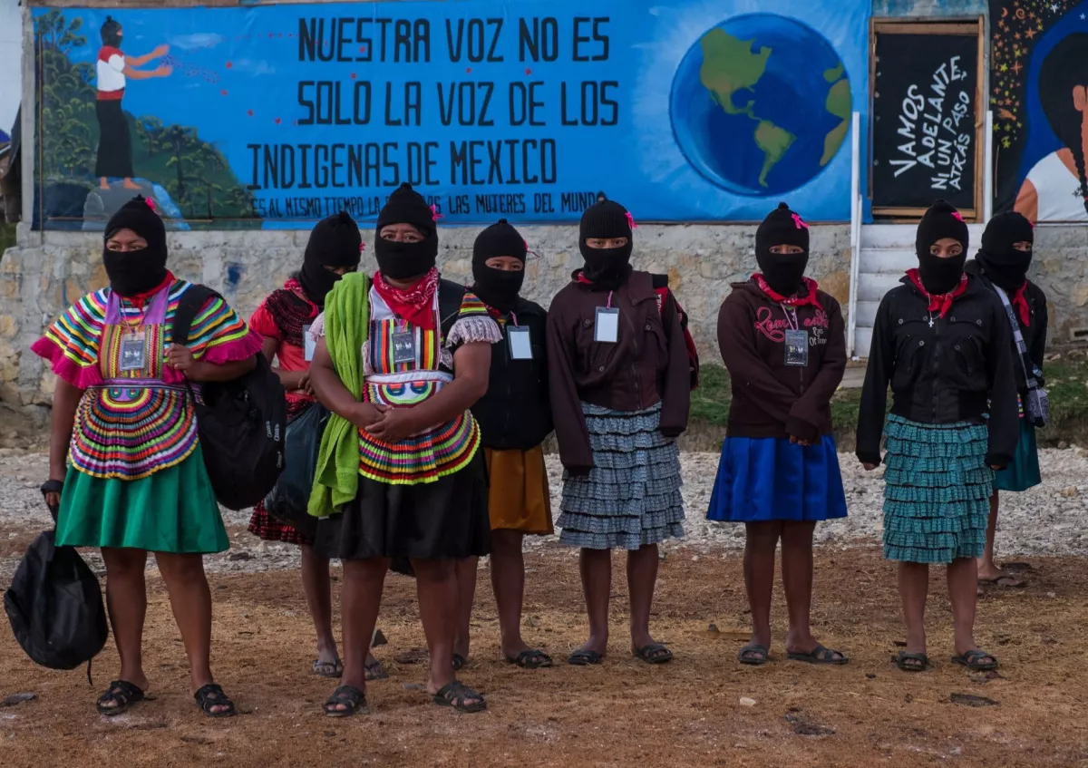 MORELIA, CHIAPAS, 08MARZO2018.- Alrededor de 2,000 mujeres zapatistas y 6,000 mujeres de 27 estados de la republica mexicana y 34 países del mundo; con distintas edades, idiomas, ideologías políticas, religiosas, direcciones étnicas y culturales, se reunieron en el Caracol Zapatista ubicado en la zona Tzotz Choj, en Morelia, para asistir al “Primer Encuentro Internacional, Político, Artístico, Deportivo y Cultural de Mujeres que Luchan” convocado por las mujeres del Comité Clandestino Revolucionario Indígena del Ejército Zapatista de Liberación Nacional (CCRI-EZLN). En el evento quedo reservada la admisión para varones mayores de 10 años incluyendo a los Zapatistas por lo cual el evento funciono 100% por mujeres. Durante 3 días las mujeres pudieron asistir a talleres sobre  feminismo, danza, bordado, medicina natural, defensa personal entre otras, así como disfrutar de las bandas y música presentadas por las noches y las cuales también estaban conformadas por mujeres.
FOTO: ANDREA MURCIA /CUARTOSCURO.COM