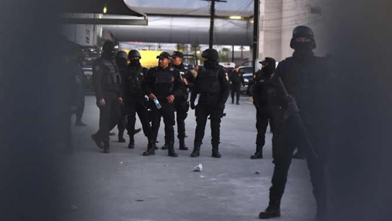 Las autoridades realizan un peritaje en el penal, tras la disputa entre dos bandas rivales.