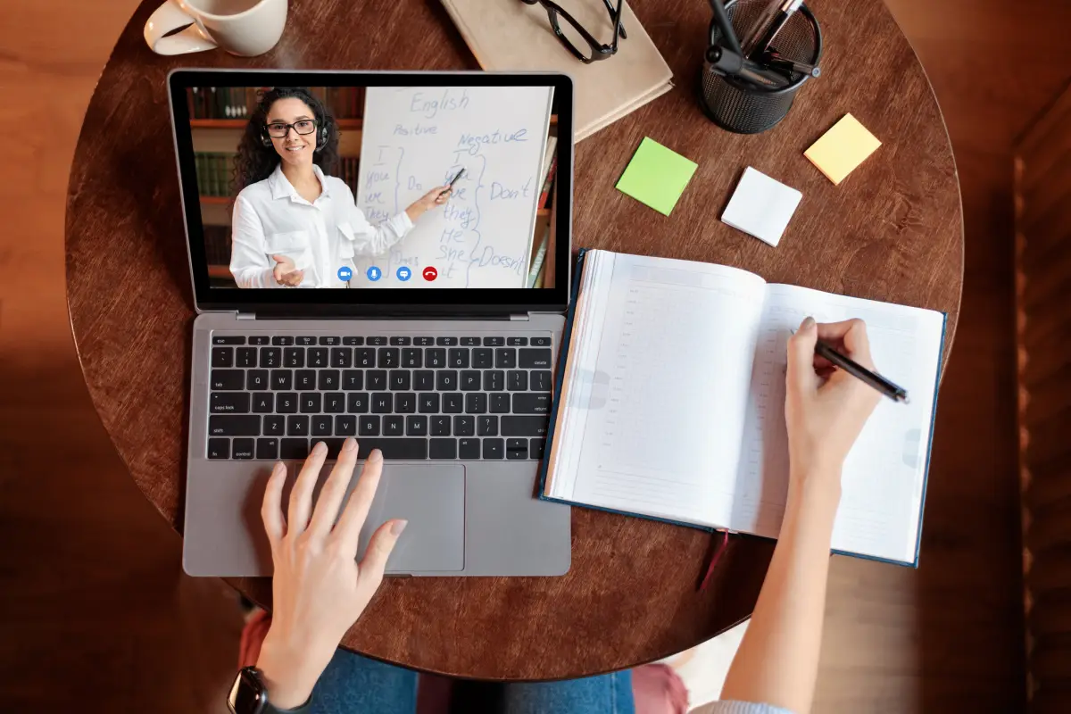 El programa contará con 10 master clases en vivo y on demand.