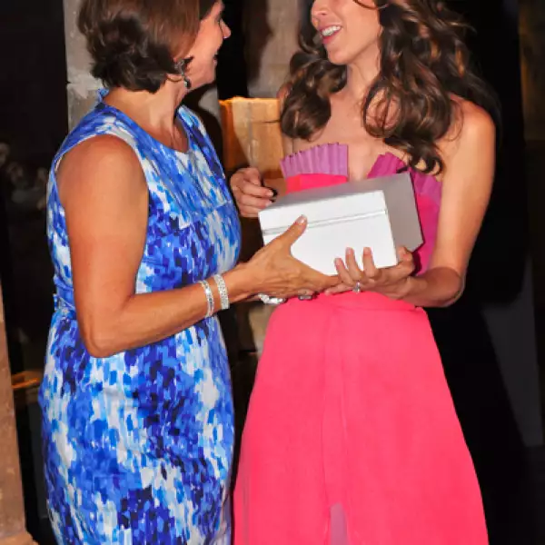 Silvia Van Hoonde le dio un botiquín.