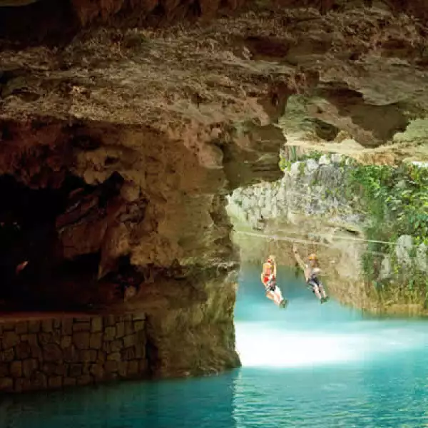 La altura mínima para practicar este deporte es de 1.40 m y un peso máximo de 136 kg.