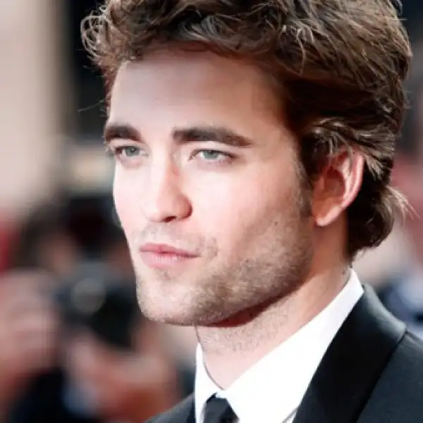 El guapo Robert Pattinson asistió al estreno de "Inglourious Basterds".