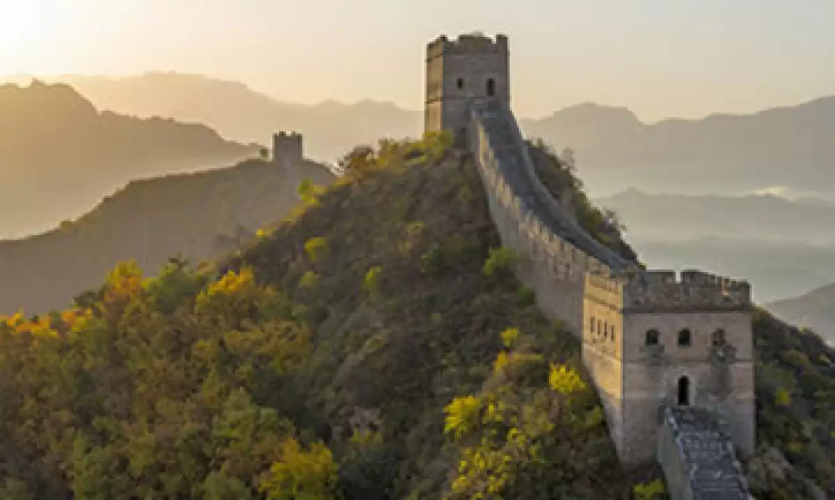 Los turistas tallan clandestinamente sobre los ladrillos de la Gran Muralla China. (Foto: Getty Images)